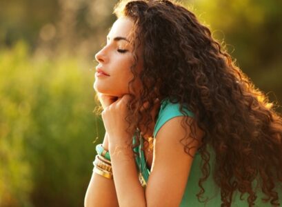 coiffure-tendance-ete-cheveux-long-boucles