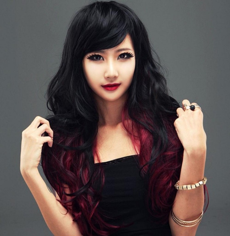 couleur-cheveux-2015-cheveux-longs-frange-noirs-dégradé-rouge