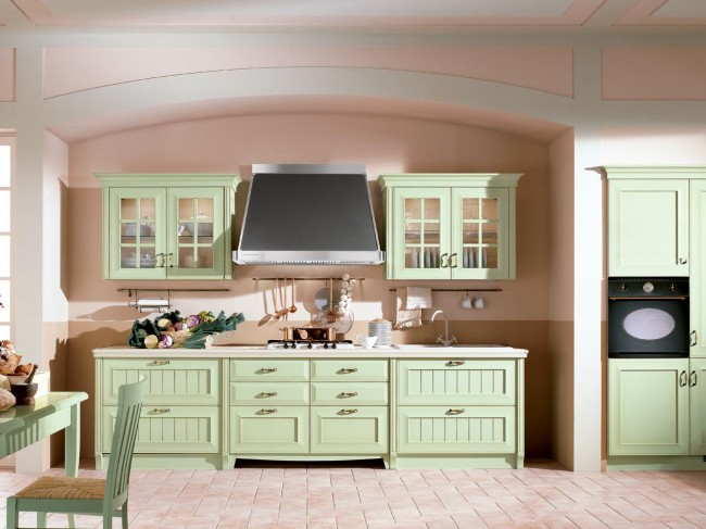 cuisine-bois-classique-peinture-murale-rose-armoires-vert-pâle