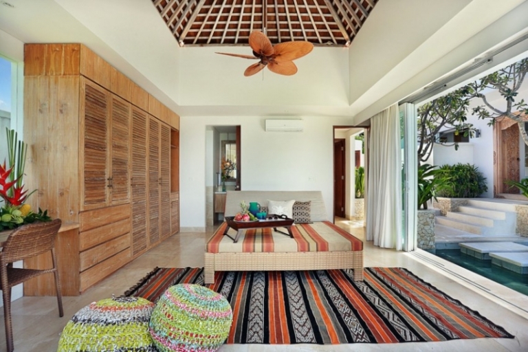 deco-interieur-chambre-coucher-style-marocain-tapis-poufs-armoire-bois
