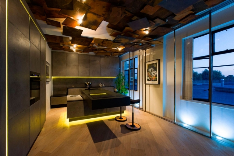 deco-interieur-cuisine-plafond-décoratif-suspendu-îlot-central-éclairage-indirect déco intérieur