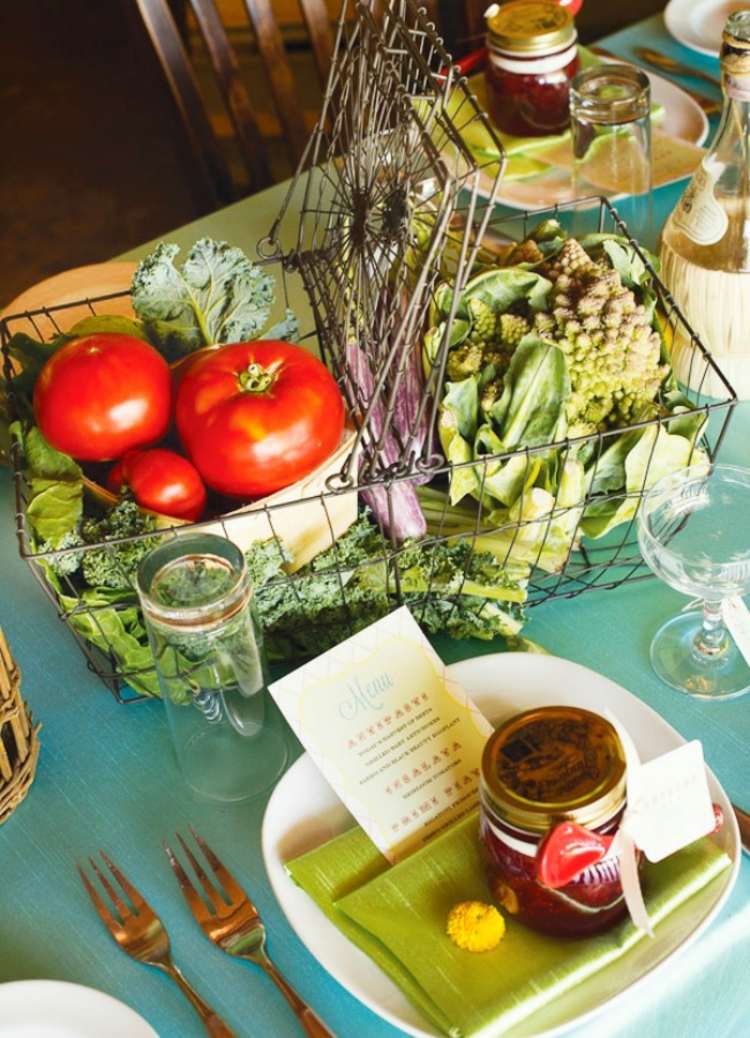 deco-table-de-jardin--paniers-legumes-tomates