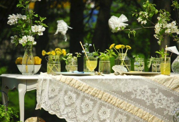 deco-table-de-jardin--style-romantique-vintage
