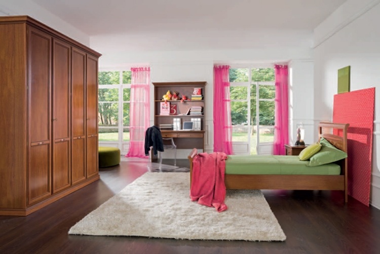 decoration-chambre-enfant-fille-linge-lit-vert-rideaux-rose