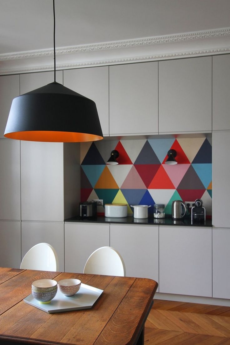 decoration-cuisine-dosseret-forme-geometrique-suspension-parquet-bois-solide-table-rectangulaire