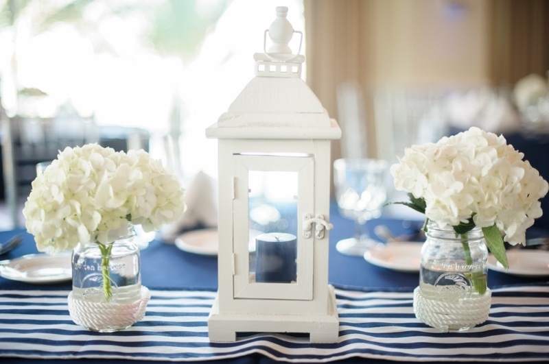 decoration-marine-hortensias-lanternes-bougies-rayures-bleus-blancs