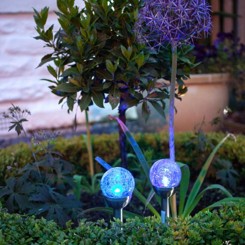 eclairage-exterieur-bornes-jardin-led-planter-plantes éclairage extérieur