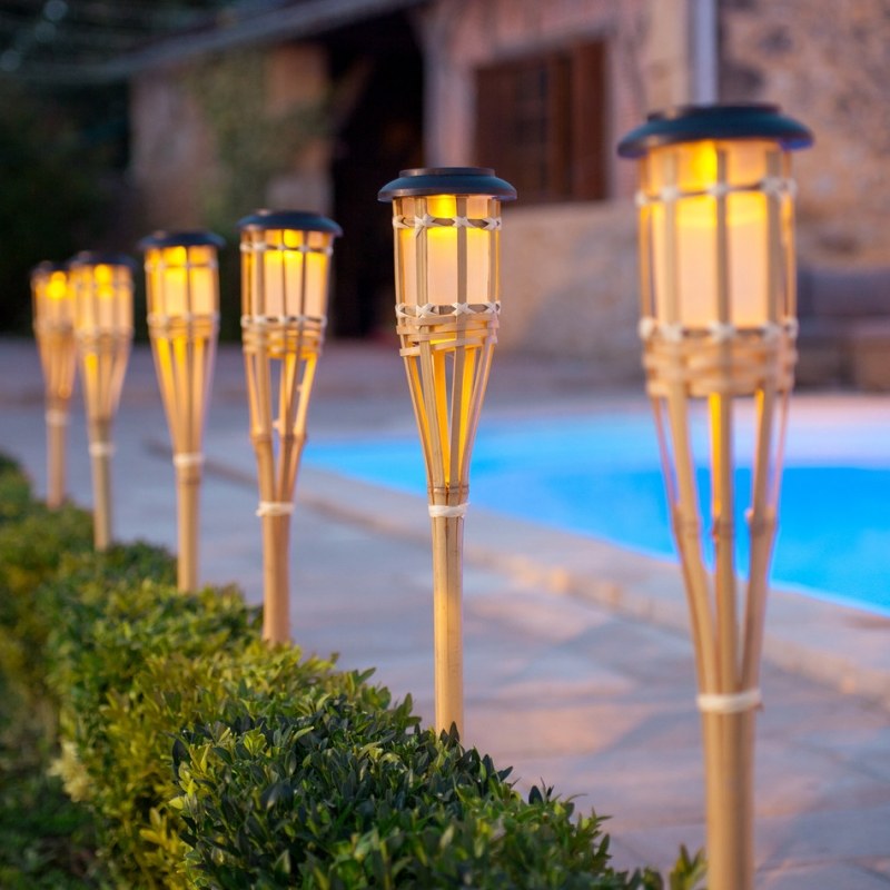 eclairage-exterieur-décoratif-exotique-balises-bambou-solaires éclairage extérieur