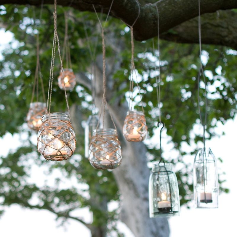 eclairage-exterieur-lanternes-suspendues-bocaux-verre-décorés