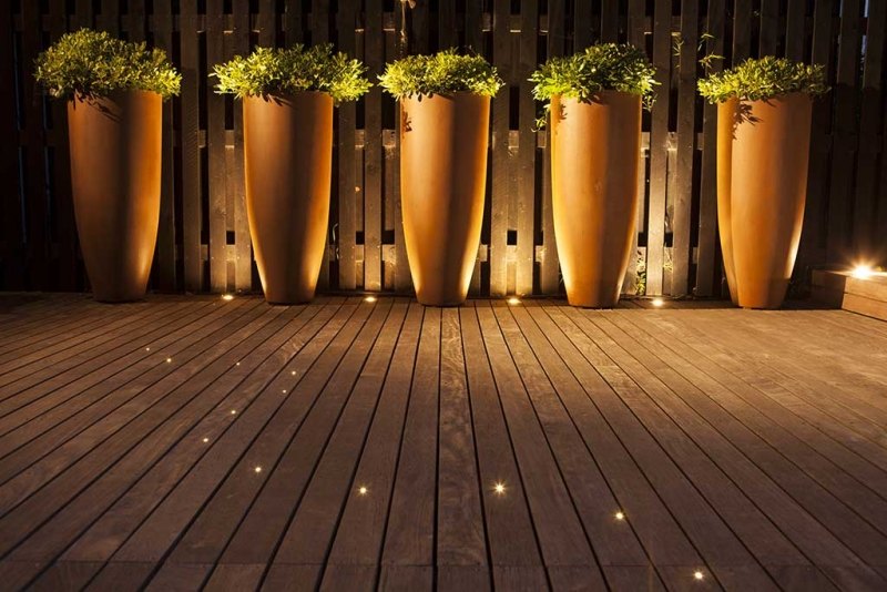 eclairage-exterieur-spots-led-terrasse-composite-jardinières éclairage extérieur