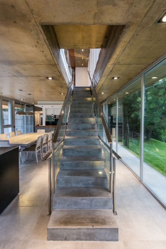 escalier-droit-béton-rampe-inox-maison-style-industriel