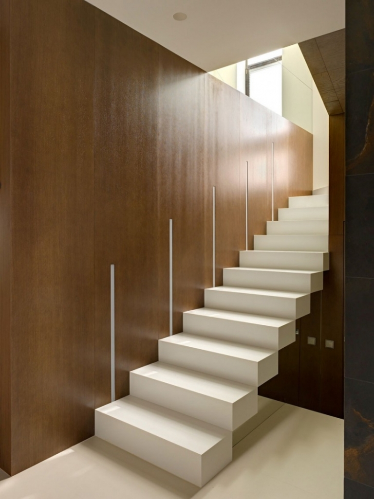 escalier droit moderne marches-parallélépipède-rectangle
