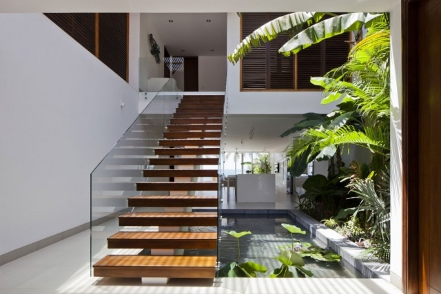escalier-droit-moderne-sans-contremarches-marches-bois