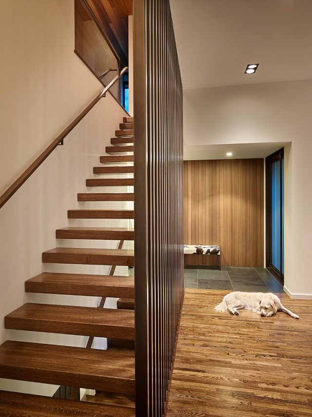 escalier-suspendu-marches-bois-main-courante-métal