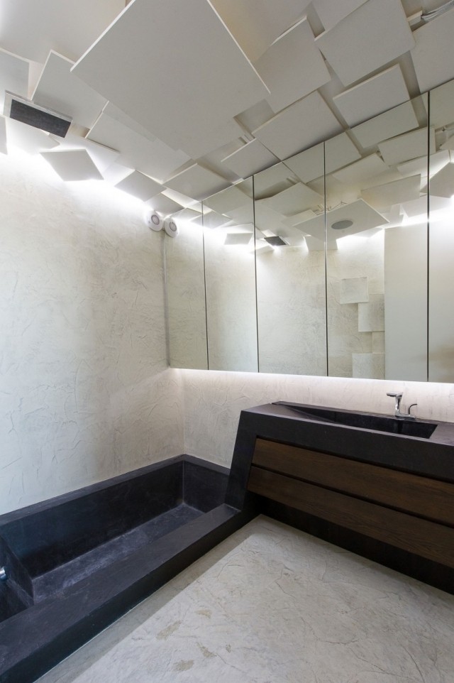 faux plafond design eclairage-salle-bains-lavabo-miroirs-baignoire