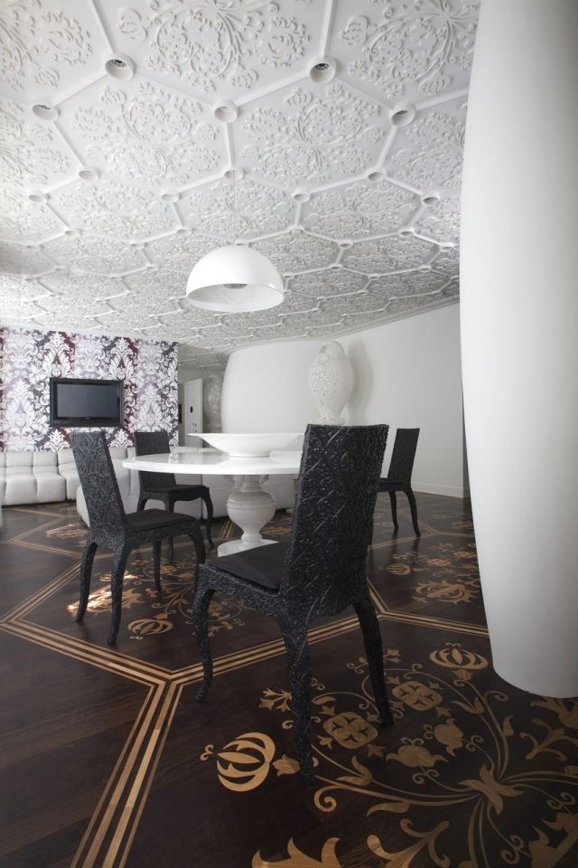 faux-plafond-design-suspension-coin-repas-chaises-table-revetement-sol