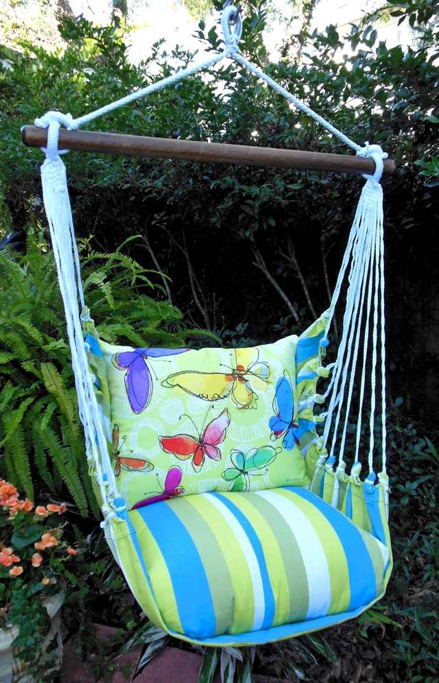 hamac-chaise-coussins-motifs-papillons-multicolores hamac chaise