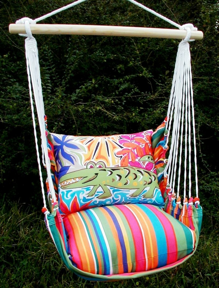 hamac-chaise-coussins-rayures-multicolores-imprimé-crocodile hamac chaise