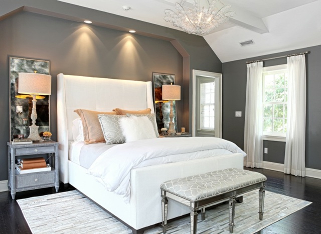 idee-peinture-murale-grise-chambre-coucher--coussins-ottoman-lampe-poser-tapis-rideaux