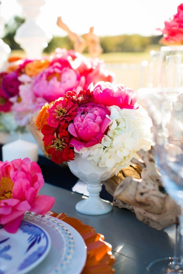 idees-decoration-mariage-bouquet-hortensias-pivoines-zinnias