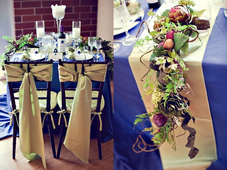idees-decoration-mariage-table-nappe-bleue-accents-or-rubans-chaises-arrangement