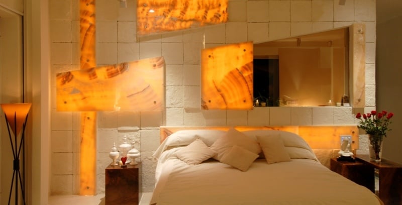 idée-tête-lit-décoration-murale-chambre-panneaux-lumineux