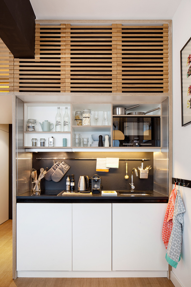 kitchenette-fonctionnelle-blanche-noire appartement studio design Zoku