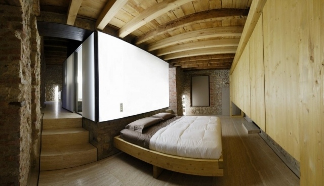 lambris-plafond-design-chambre-coucher-revement-mural-bois