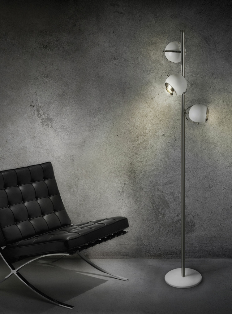 luminaire-design--lampe-de-sol-chaise-pliable-cuir
