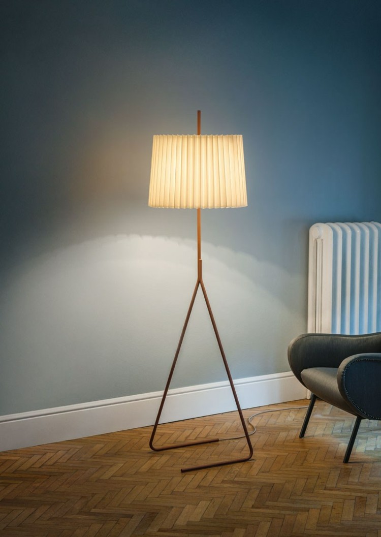 luminaire-design-lampe-poser-parquette-fauteuil