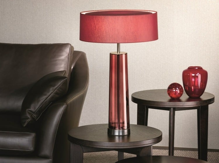 luminaire-design--lampe-poser-rouge-table-basse-bois-canape-cuir