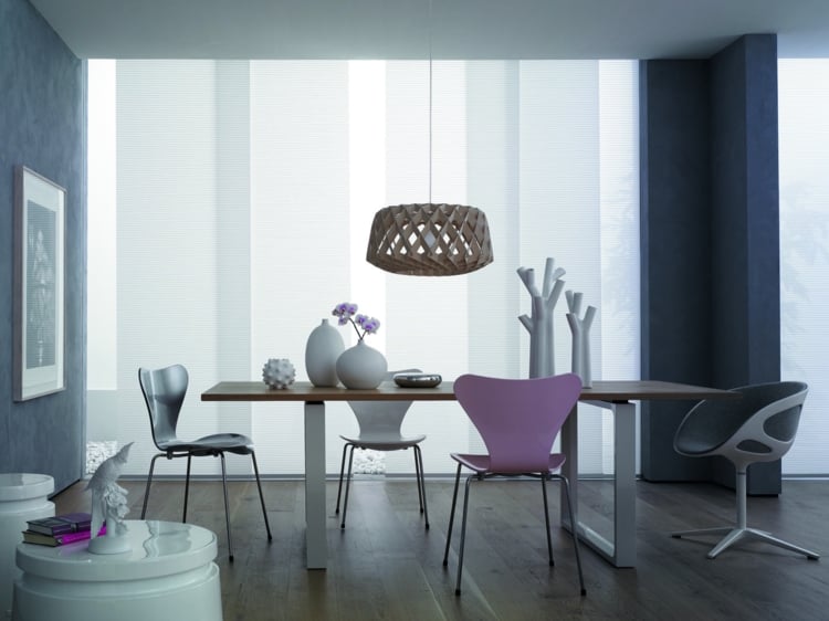 luminaire-salle-à-manger-chaises-violettes-table-rectangulaire