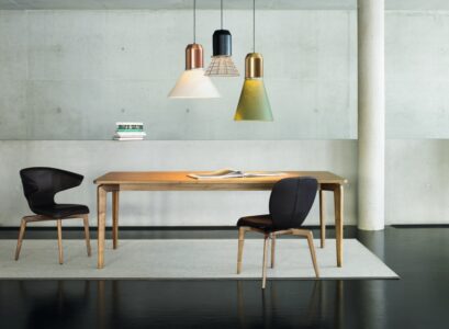 luminaire-salle-à-manger-salle-table-bois-chaises-lampes-plafond