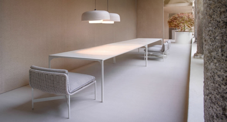 luminaire salle à manger table-rectangulaire-chaises-lampes-plafond