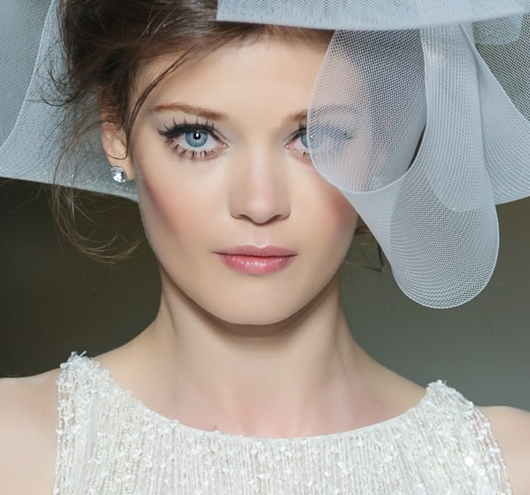 maquillage-mariage-eye-liner-mascara-yeux-bleus-lèvres-gloss maquillage mariage
