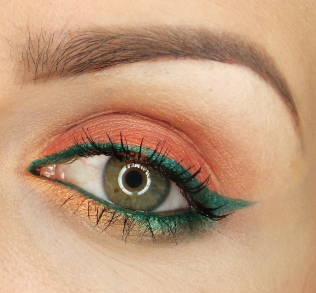maquillage yeux idee-ete--corail-vert-mascara-sourcils