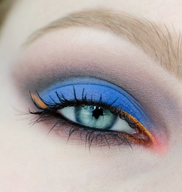 maquillage-yeux-idee-ete-couleurs-tendance-bleu-mascara