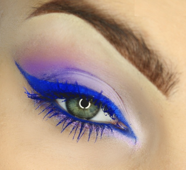 maquillage-yeux-idee-ete-eye-liner-bleu-fard-violet-sourcils