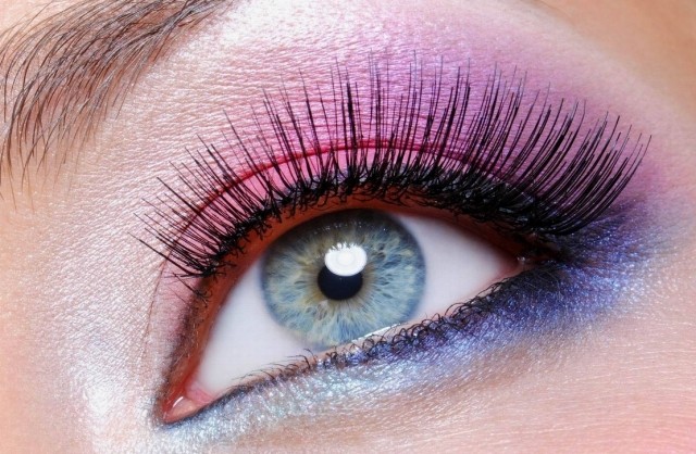 maquillage yeux idee-ete-fard-bleu-rose-mascara-eye-liner