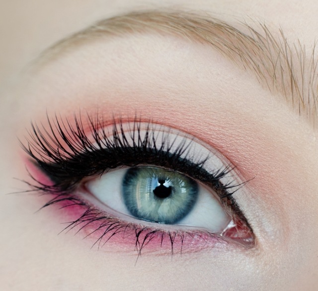 maquillage yeux idee-ete-mascara-eye-liner-fard-rose