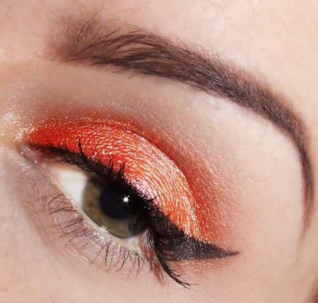 maquillage-yeux-idee-ete-orange-eye-liner-sourcils