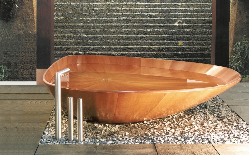 meuble-salle-bains-bois-baignoire-forme-ovale-pierres-mitigeur