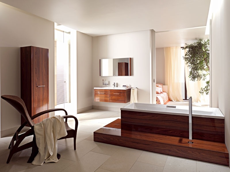 meuble-salle-bains-bois-baignoire-meuble-vasque-colonne-paroi-verre-chambre-coucher