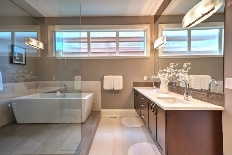 meuble-salle-bains-bois-baignoire-rectangulaire-moderne
