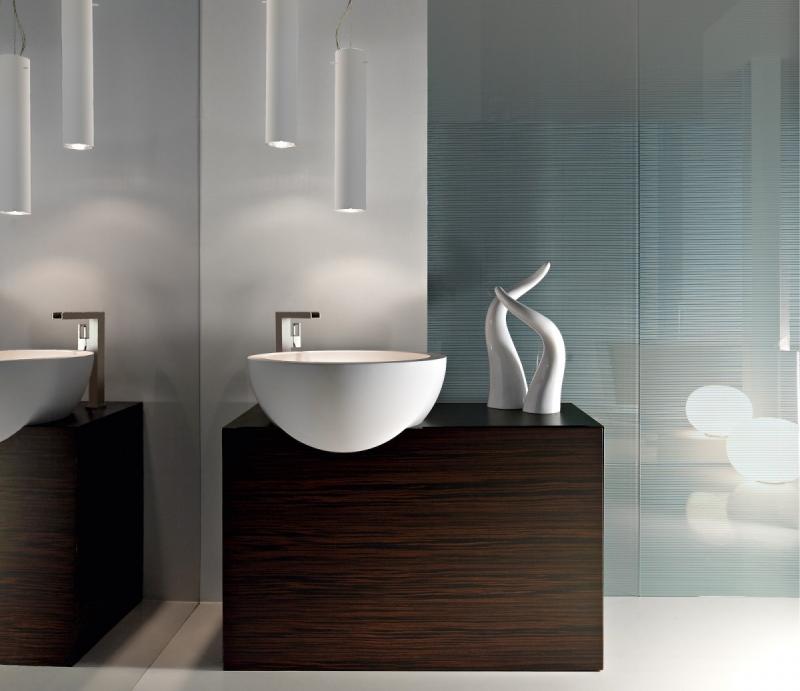meuble-salle-bains-bois-minimaliste-meuble-sous-vasque-ronde-blanche-acessoires