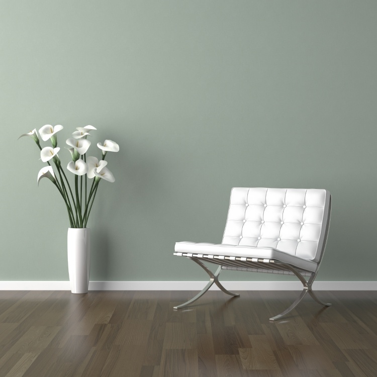 meuble-salon-blanc-chaise-blanche-capitonnée-bouquet-callas-artificielles