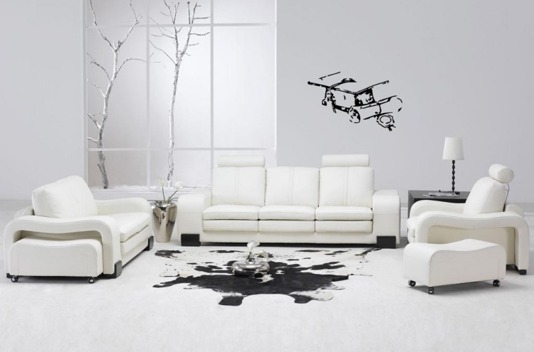 mobilier de salon meuble-salon-blanc-minmaliste-canapé-fauteuils-blanc-sticker-mural-tapis-peau-vache