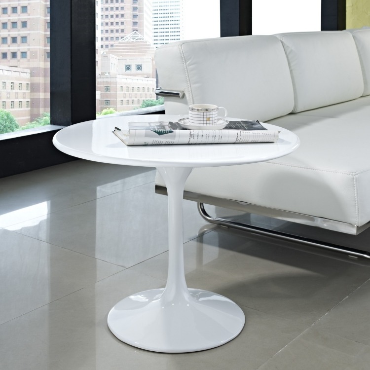 meuble-salon-blanc-table-appoint-blanche-canapé-blanc-carrelage-gris-clair