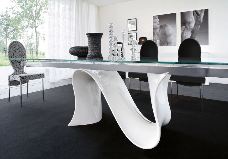 meuble-salon-blanc-table-pied-central-blanc-tapis-chaises-noir mobilier de salon
