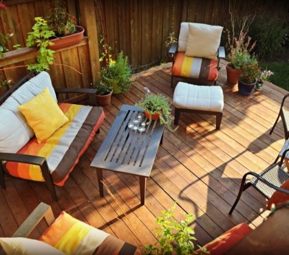 meubles et décoration galettes coussins-terrasse-bois-jardin